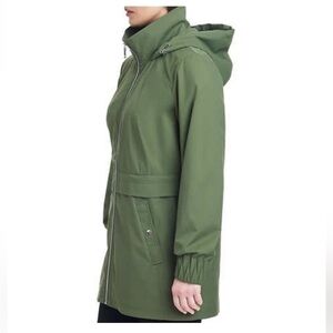 Vince Camuto women's anorak rain jacket olive green drawstring waist hood Size M